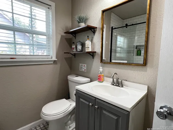 $1,500 | 522 West Ridgewood Court, San Antonio, TX 78212
