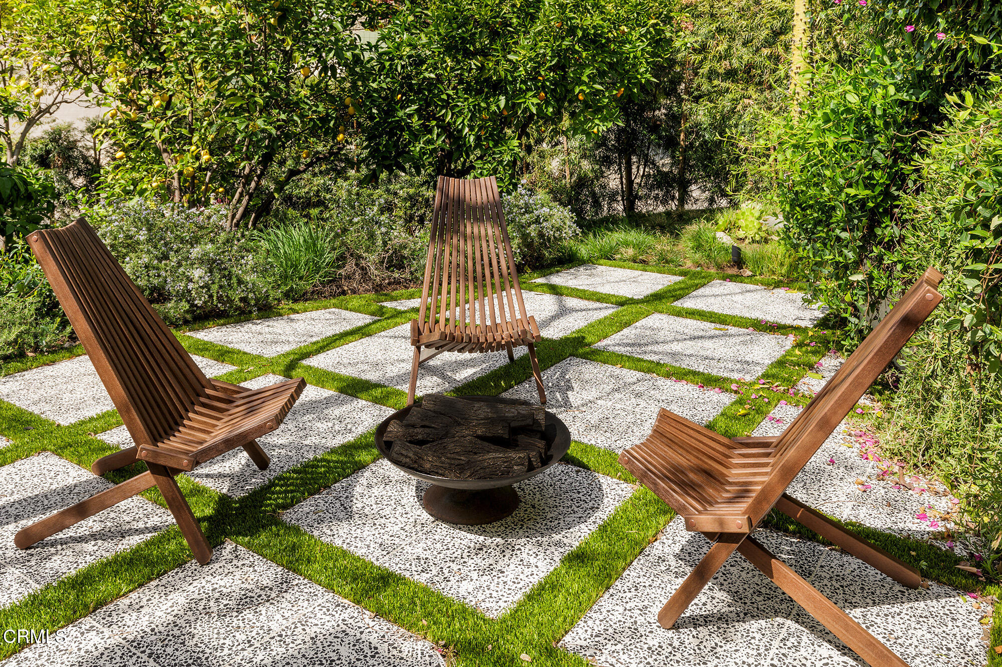 412 Glen Holly Drive Pasadena, CA 91105 - Photo 15 of 18 a view of a lounge chair in the patio
