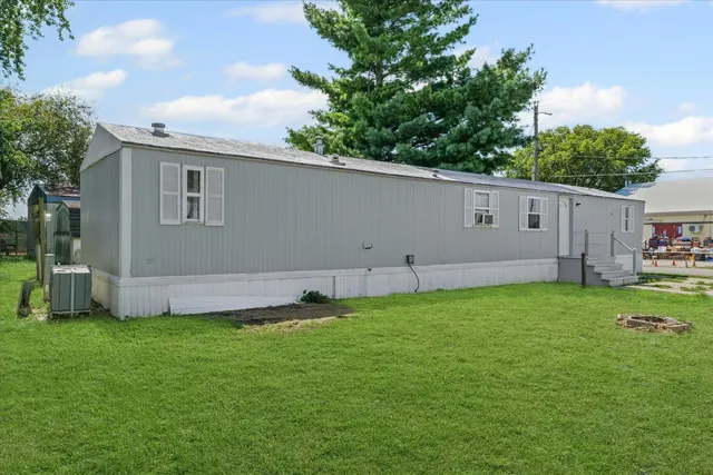 $22,000 | 353 West Monroe Street, Unit M13, Monticello, IL 61856