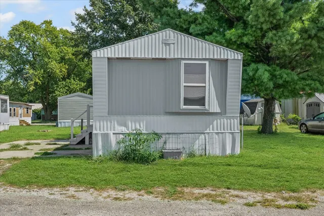 $22,000 | 353 West Monroe Street, Unit M13, Monticello, IL 61856