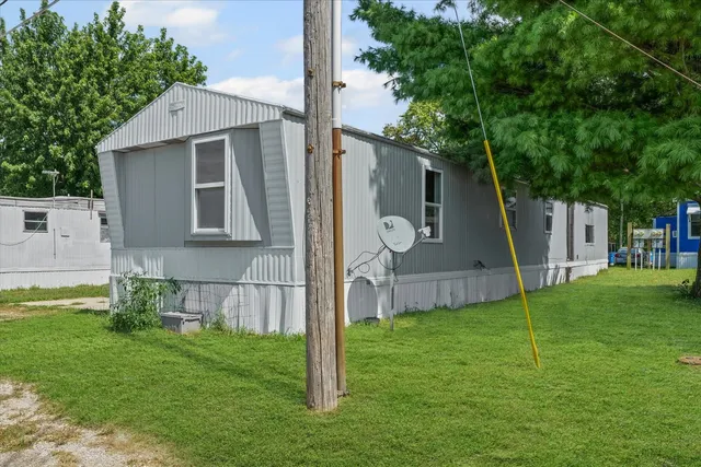 $22,000 | 353 West Monroe Street, Unit M13, Monticello, IL 61856