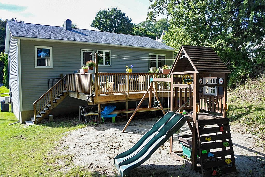 44 Evergreen Avenue Rutland, VT 05701 - Photo 3 of 40