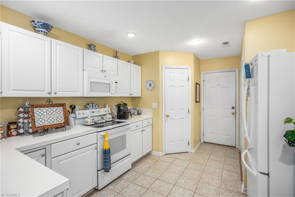 7505 Riverside Court Clemmons, NC 27012 - Photo 9 of 26 Gallery Image 9