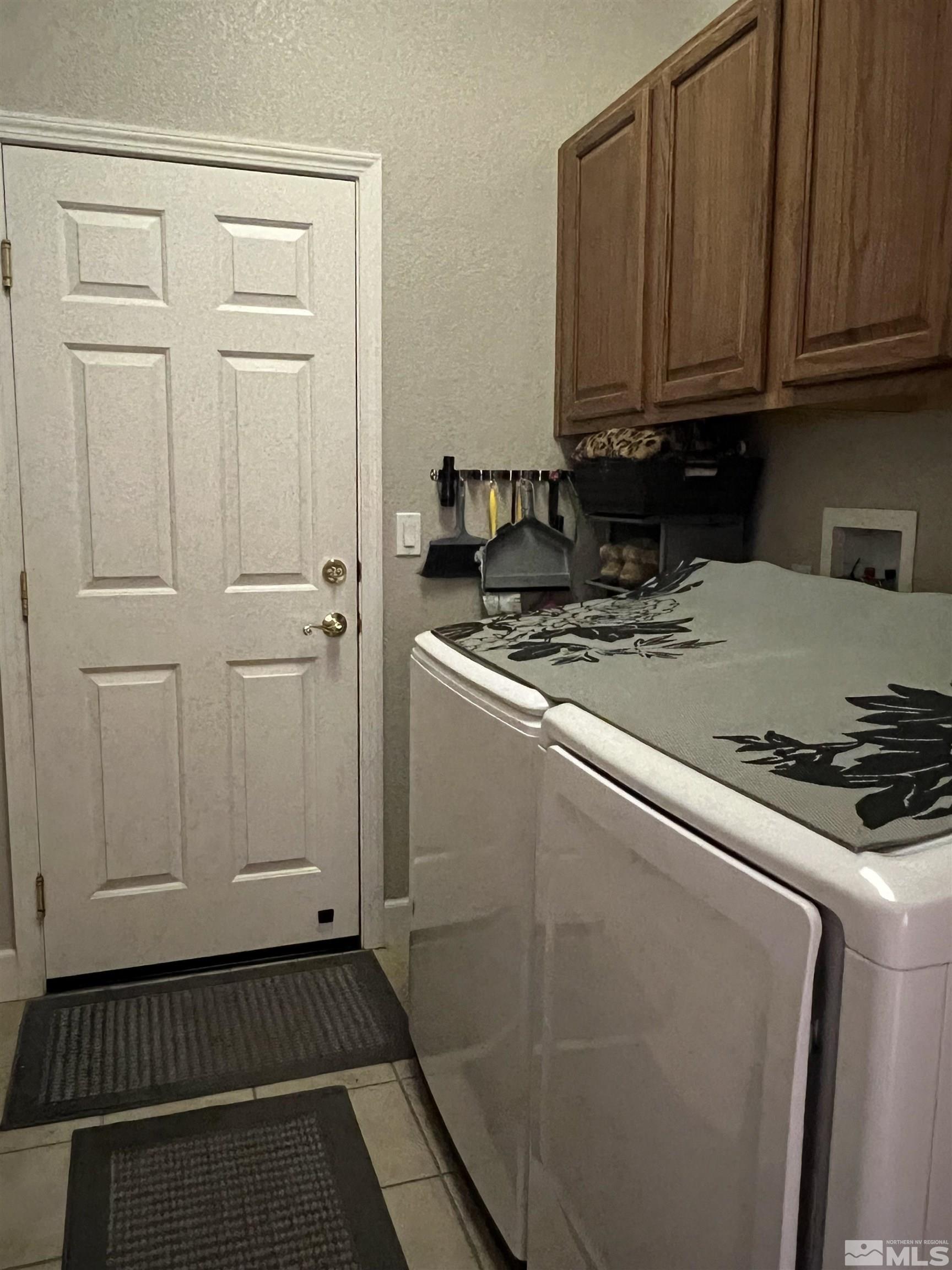 1085 Tee Drive Minden, NV 89423 - Photo 27 of 29 a kitchen with a stove a refrigerator and cabinets
