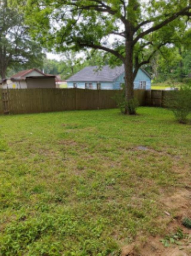3160 Redbud Road Memphis, TN 38109 - Photo 8 of 10 a view of yard with green space