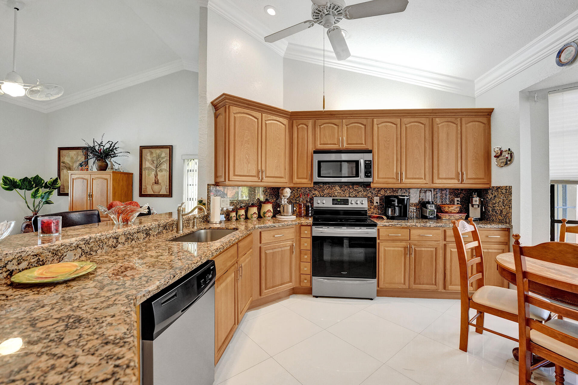 5447 Helene Circle Boynton Beach, FL 33472 - Photo 12 of 40 RJP09272