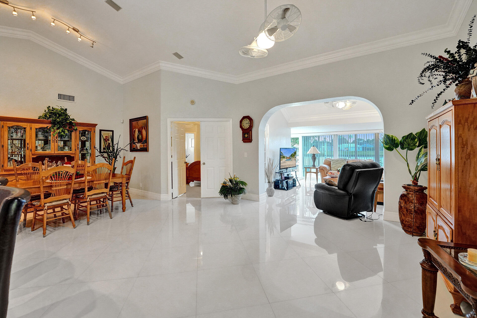 5447 Helene Circle Boynton Beach, FL 33472 - Photo 19 of 40 RJP09254