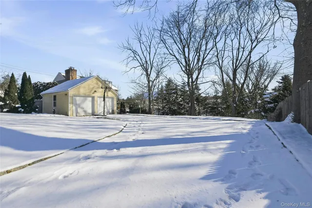 a view of house with a outdoor space