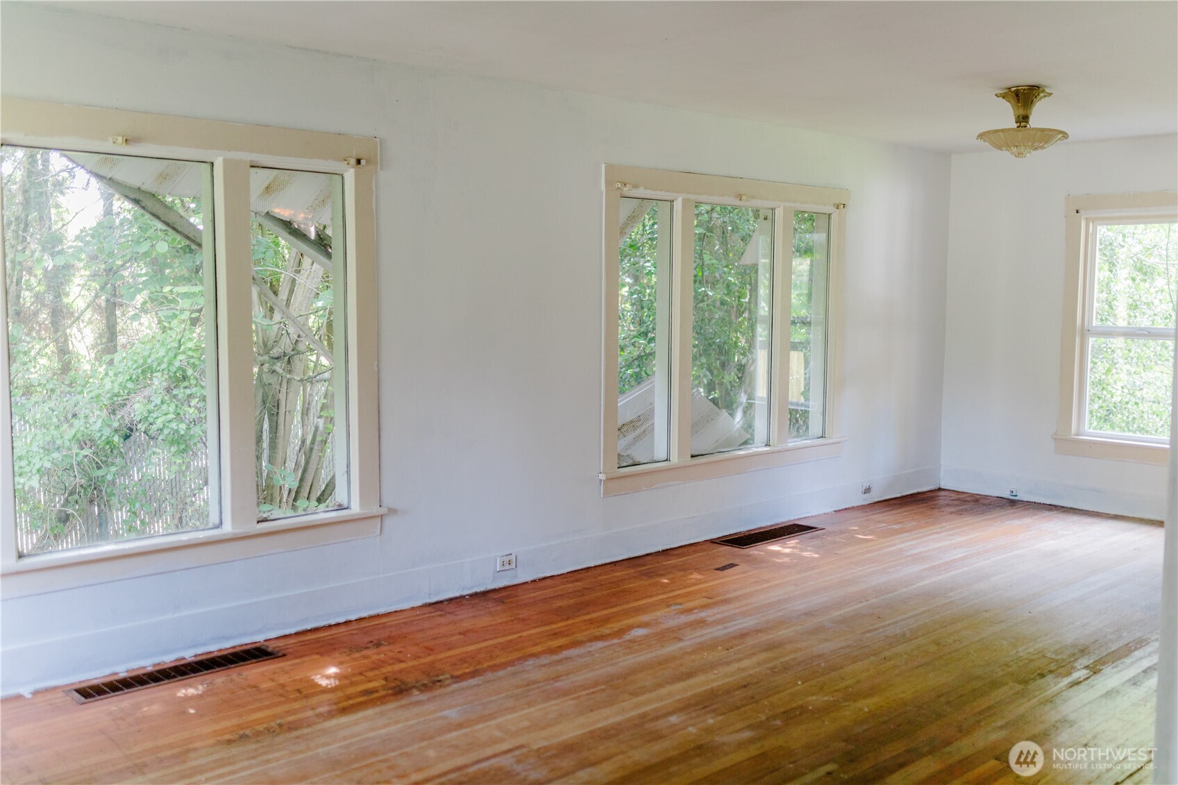 565 South Director Street Seattle, WA 98108 - Photo 28 of 34 a view of an empty room with wooden floor and a window