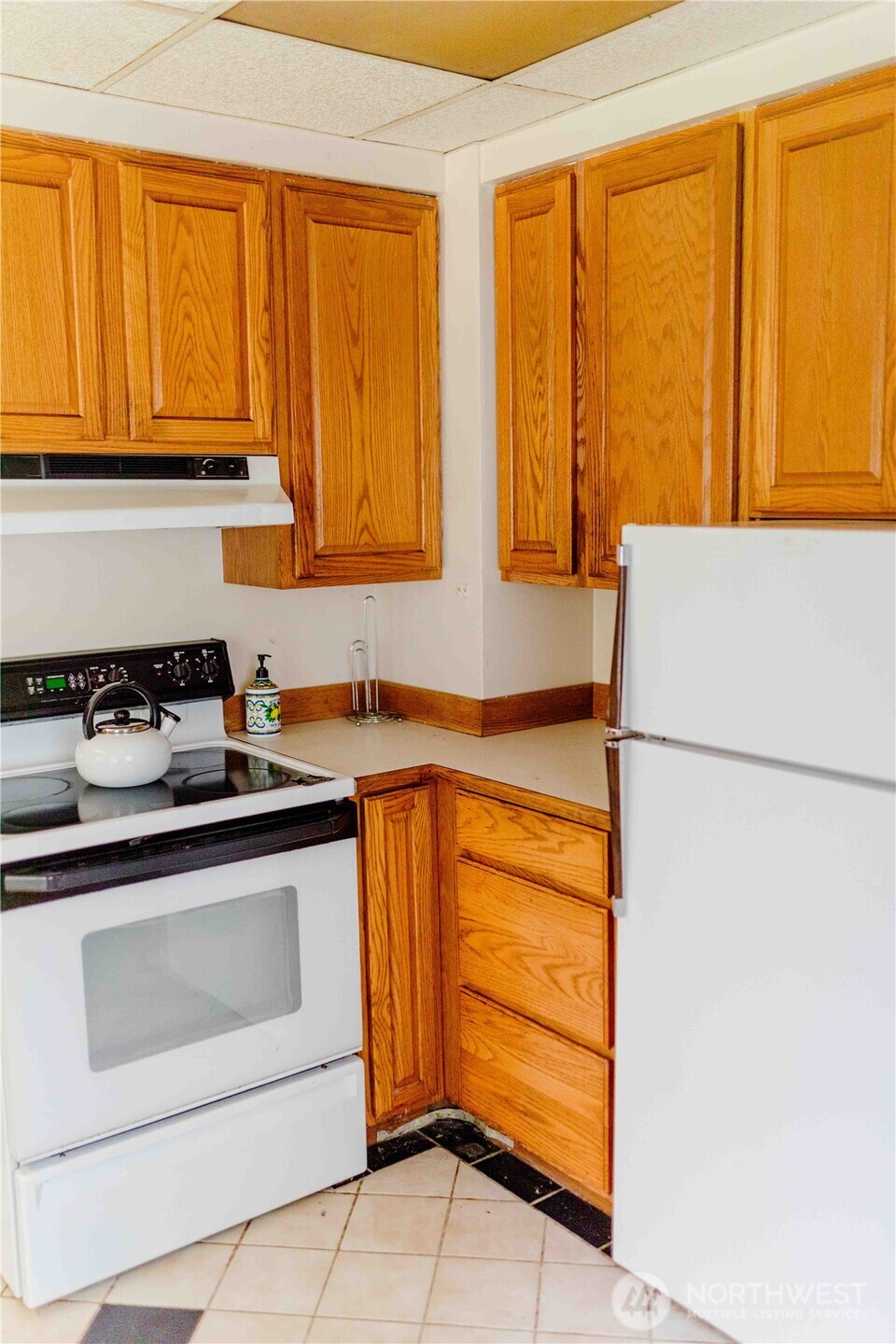 565 South Director Street Seattle, WA 98108 - Photo 32 of 34 a kitchen with a refrigerator and window