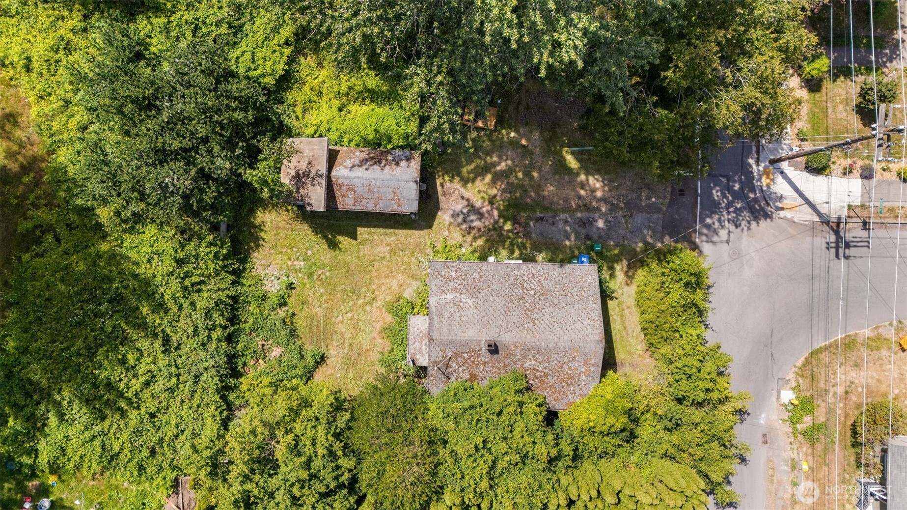 565 South Director Street Seattle, WA 98108 - Photo 9 of 34 an aerial view of a house with a yard