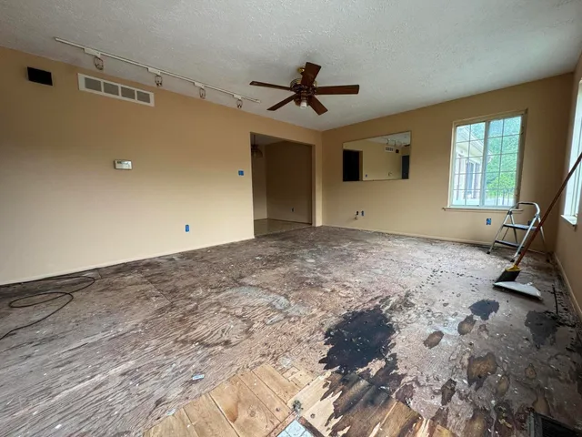 $99,000 | 34756 Jefferson Avenue, Harrison Township, MI 48045