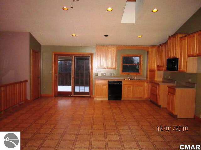 11404 Gates Road Riverdale, MI 48877 - Photo 4 of 18 1772864-3.JPG