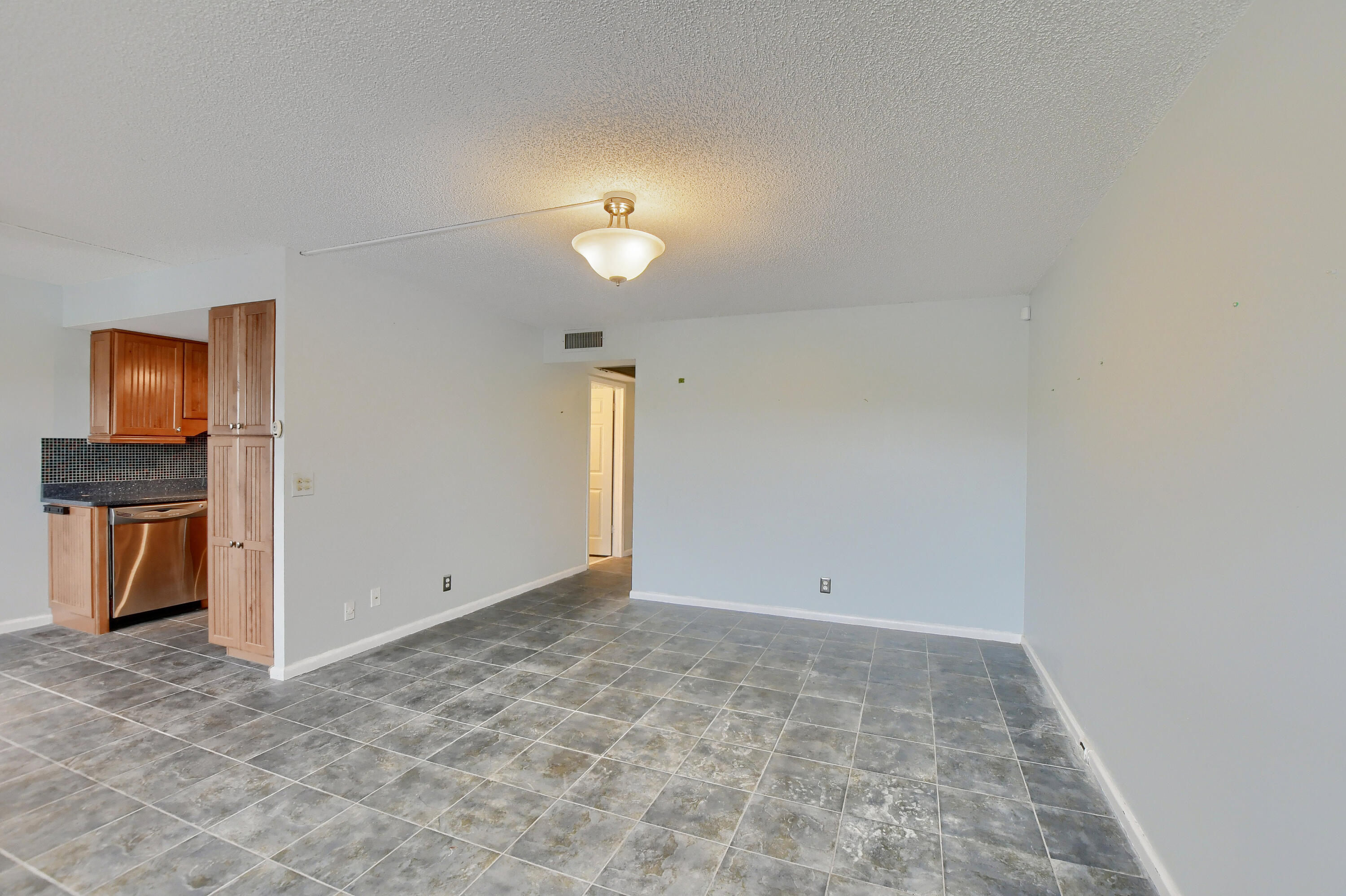 2006 Cornwall East Boca Raton, FL 33434 - Photo 8 of 38 Living Room 1