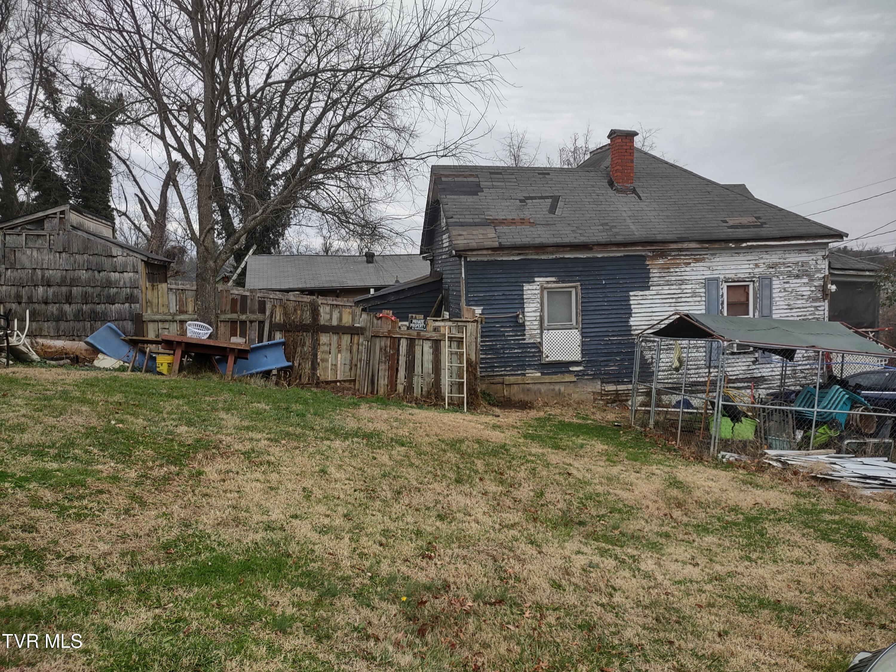 1004 Maple Street Bristol, VA 24201 - Photo 12 of 12 *