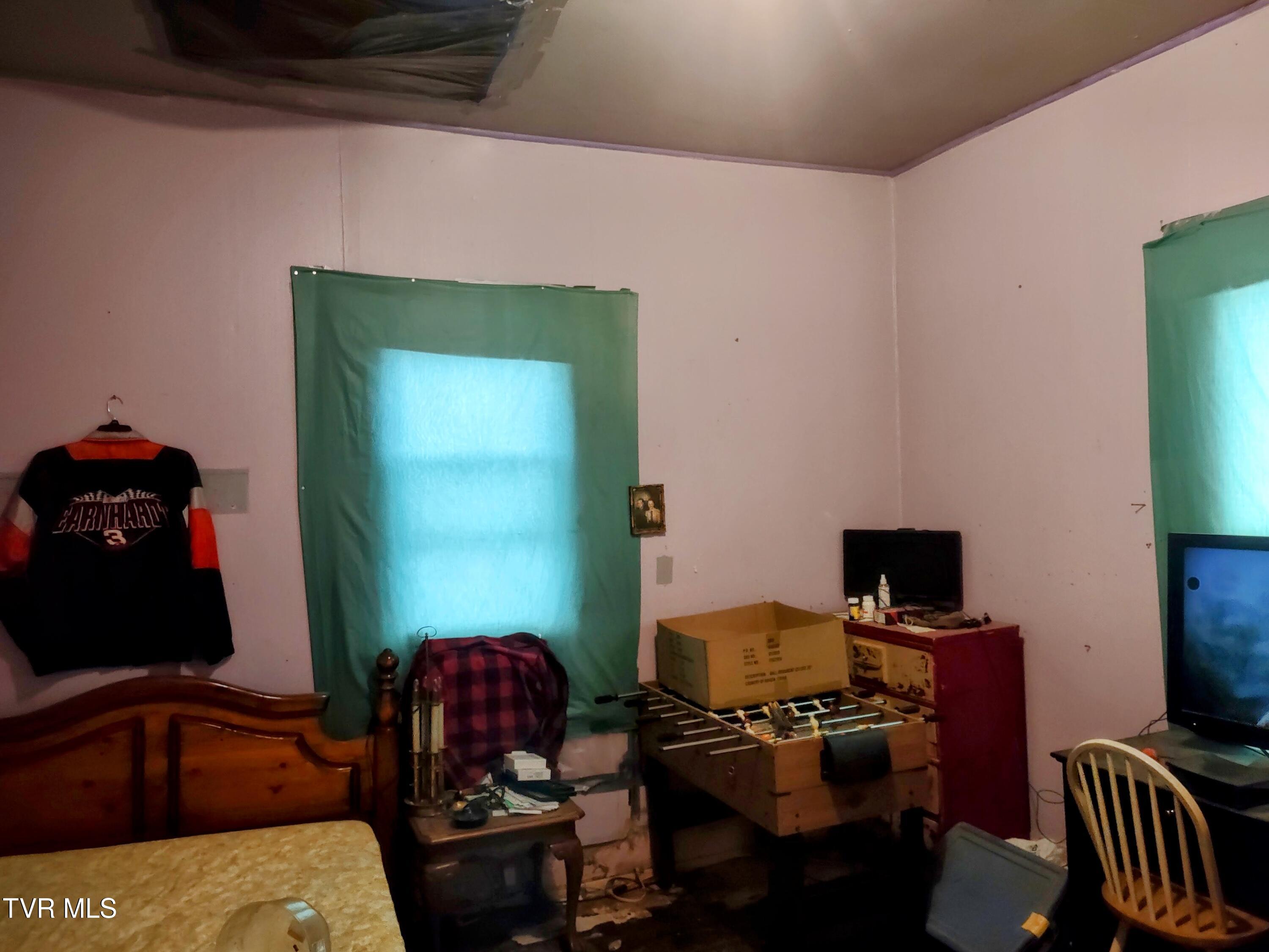 1004 Maple Street Bristol, VA 24201 - Photo 4 of 12 *