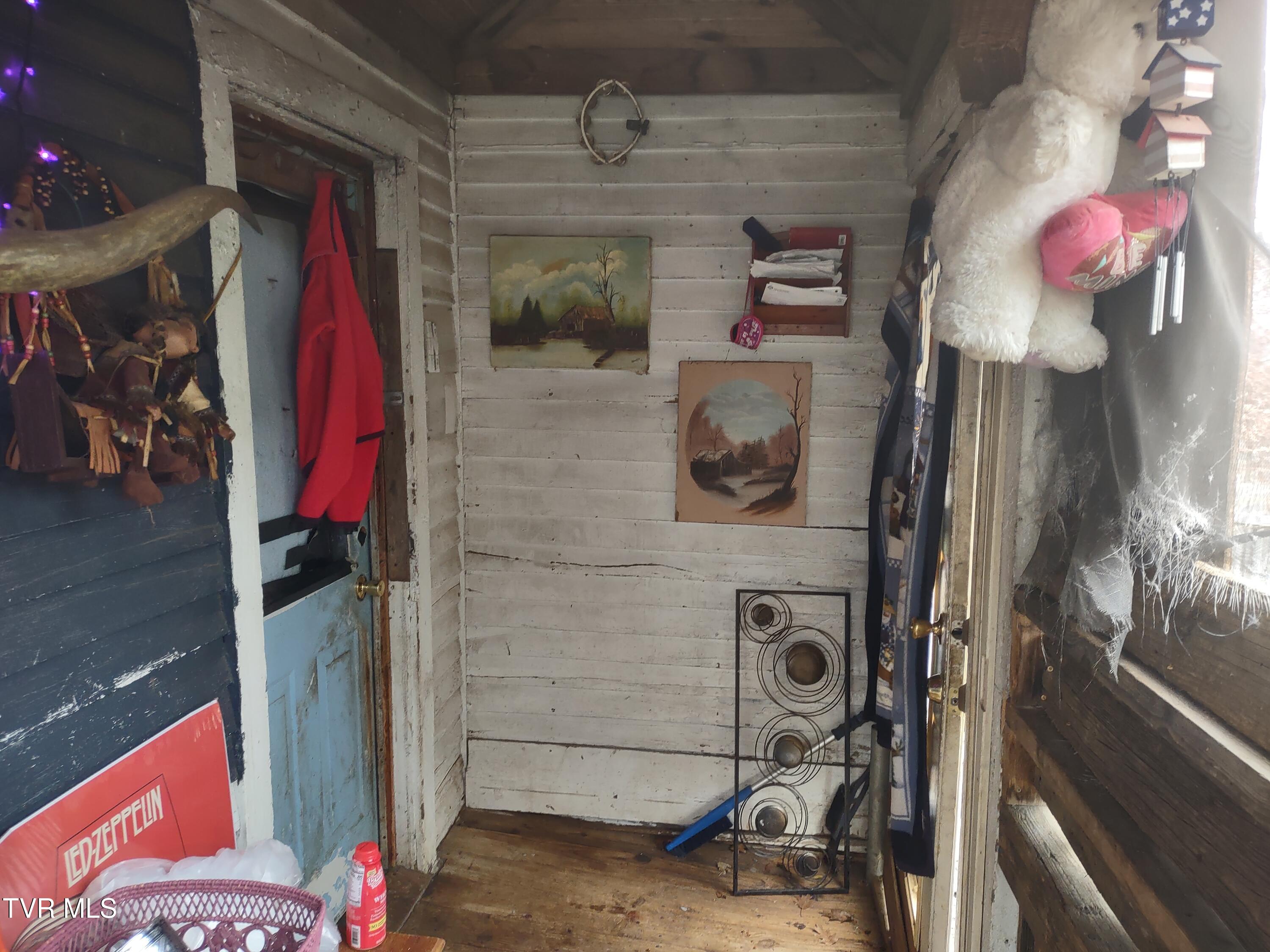 1004 Maple Street Bristol, VA 24201 - Photo 7 of 12 *