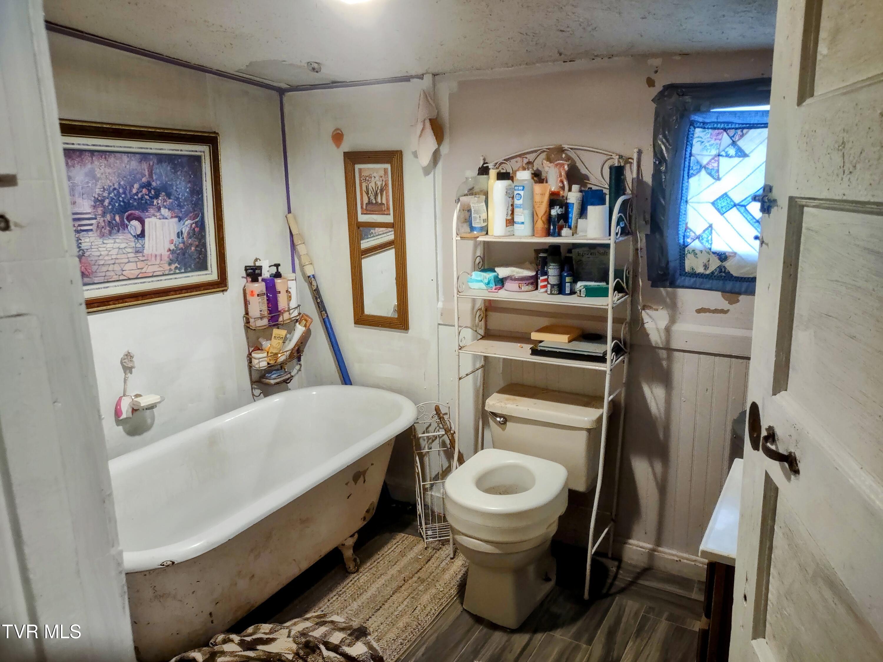 1004 Maple Street Bristol, VA 24201 - Photo 10 of 12 *