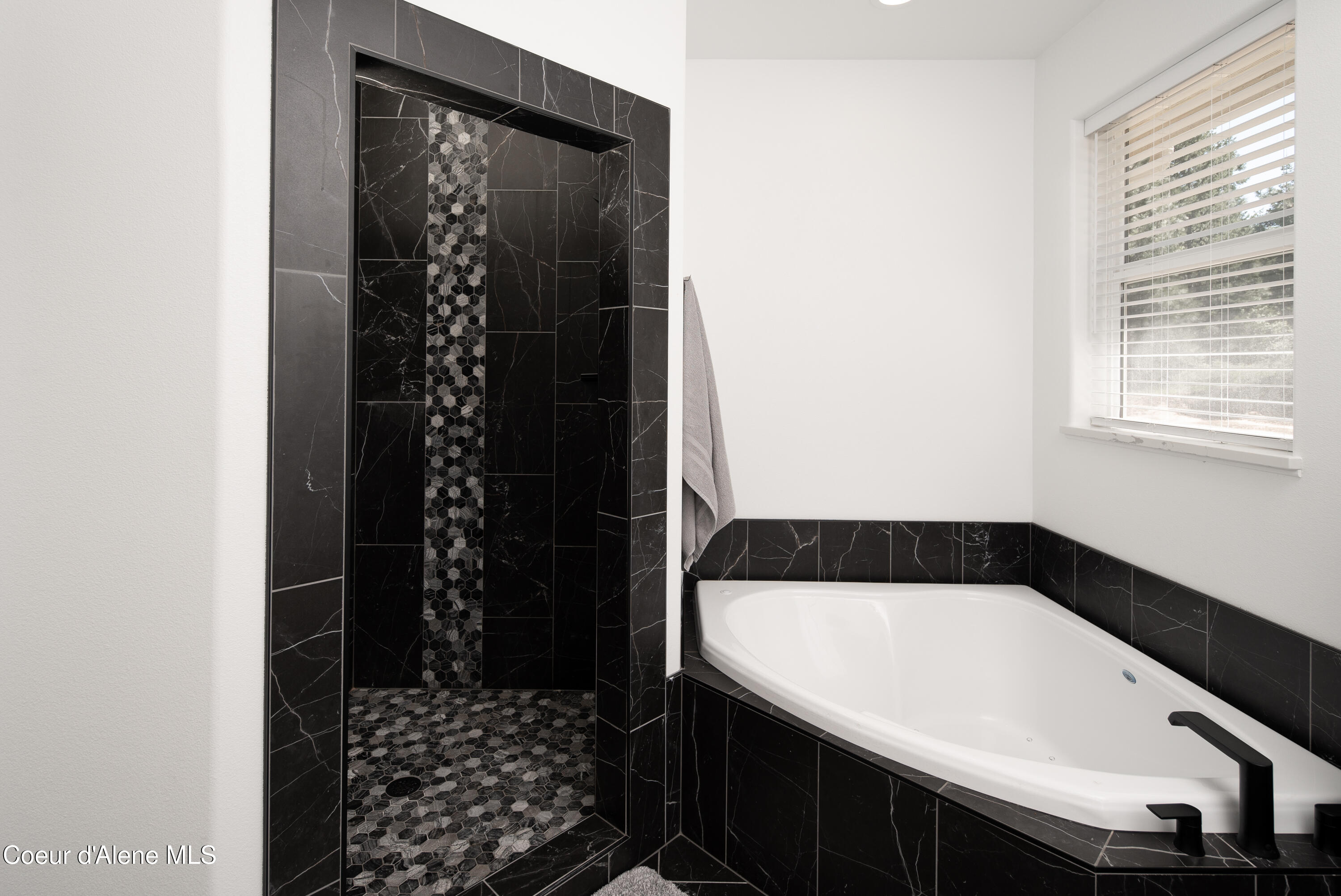 45277 Highway 95 Worley, ID 83876 - Photo 12 of 33 Jetted Tub!