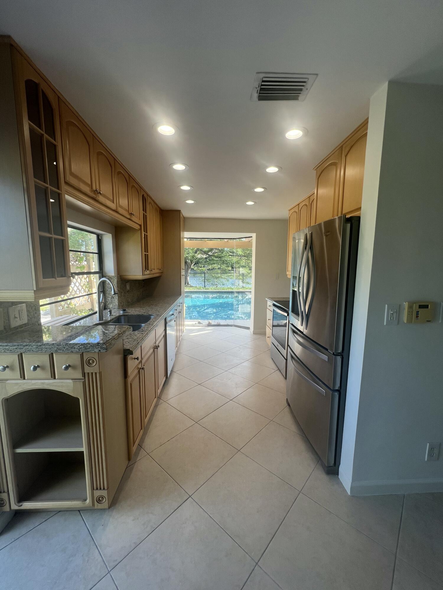 6498 Sweet Maple Lane Boca Raton, FL 33433 - Photo 7 of 19 AB7D5537-C0CE-4C38-9B45-80D1C750EDB8