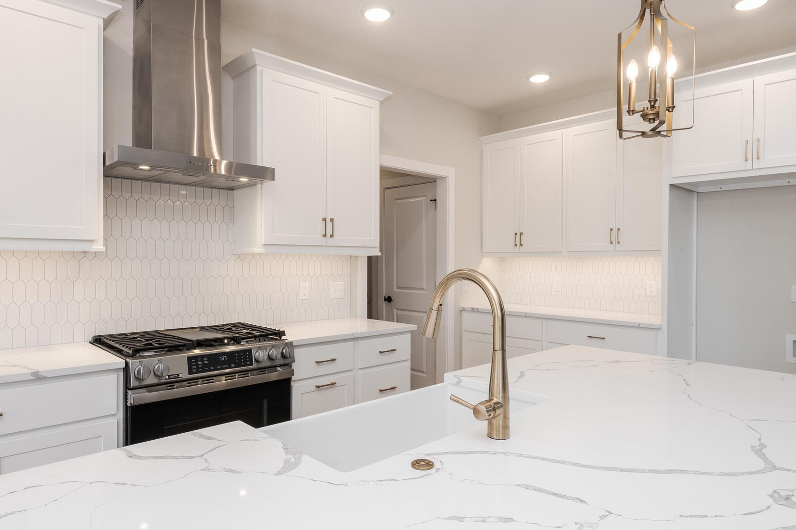 1009 Mount Carmel Road Bloomington, IL 61705 - Photo 11 of 39 a kitchen with granite countertop a sink stainless steel appliances and cabinets
