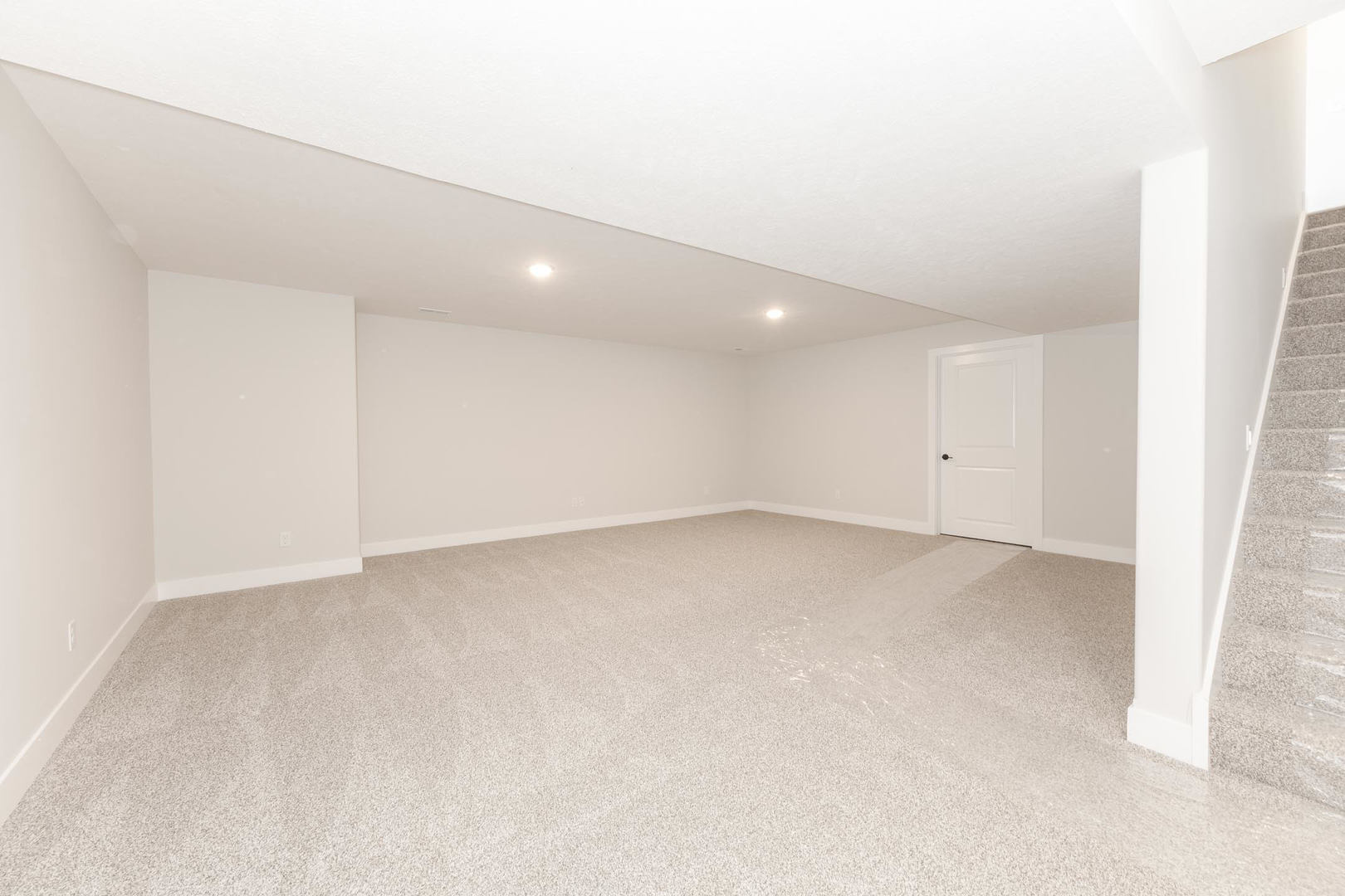 1009 Mount Carmel Road Bloomington, IL 61705 - Photo 32 of 39 an empty room with a workbench