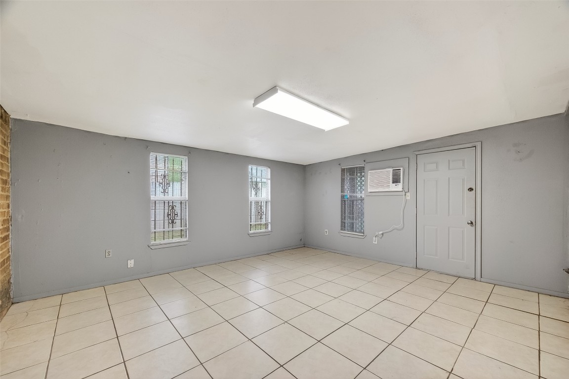 11839 Hallowing Point Road Houston, TX 77067 - Photo 19 of 32