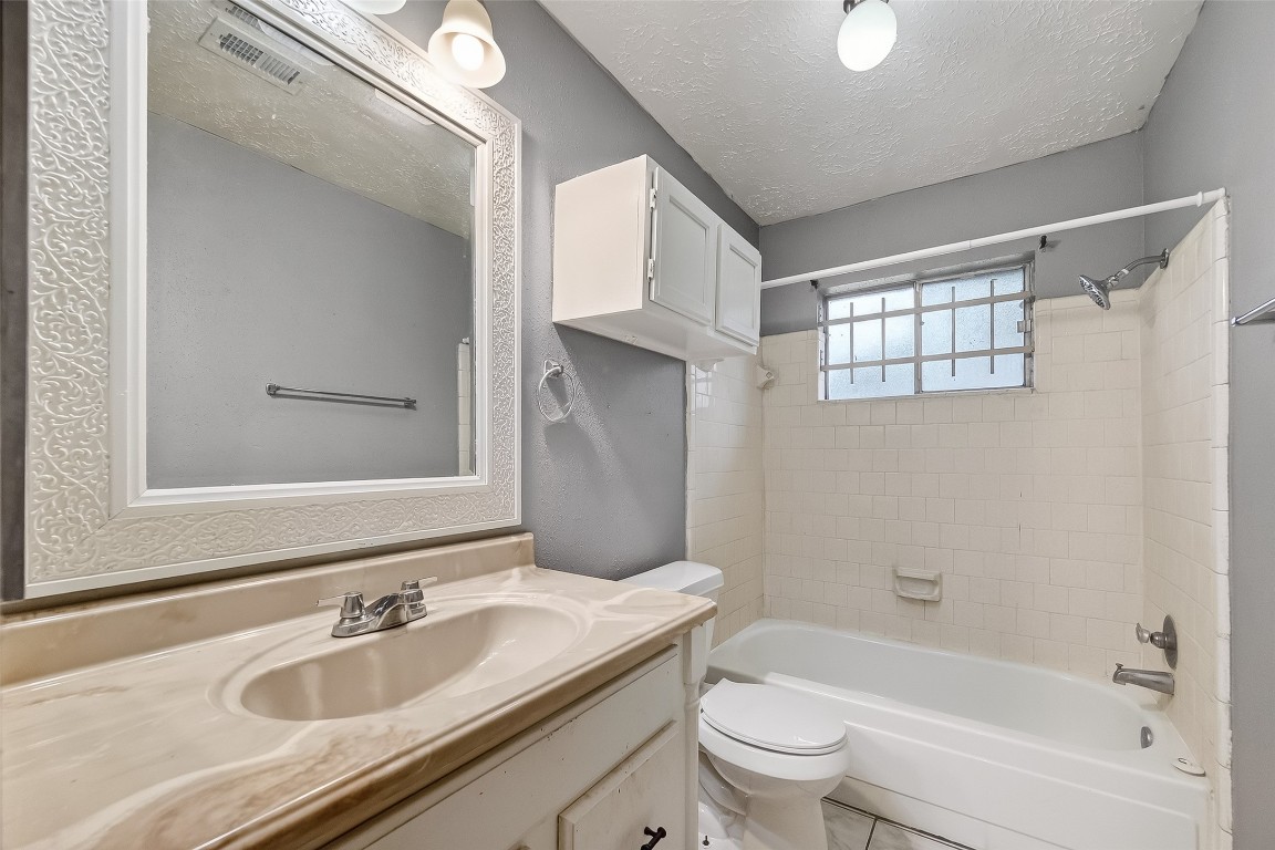 11839 Hallowing Point Road Houston, TX 77067 - Photo 21 of 32