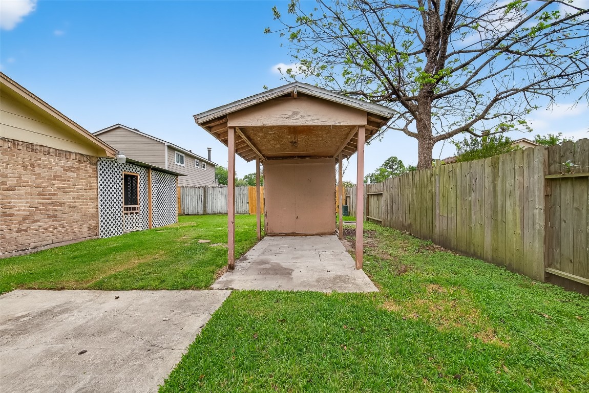 11839 Hallowing Point Road Houston, TX 77067 - Photo 26 of 32