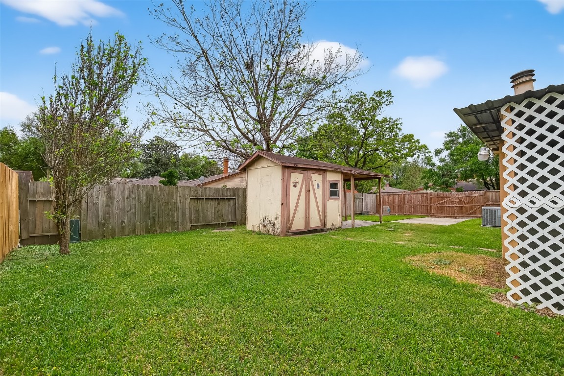 11839 Hallowing Point Road Houston, TX 77067 - Photo 28 of 32
