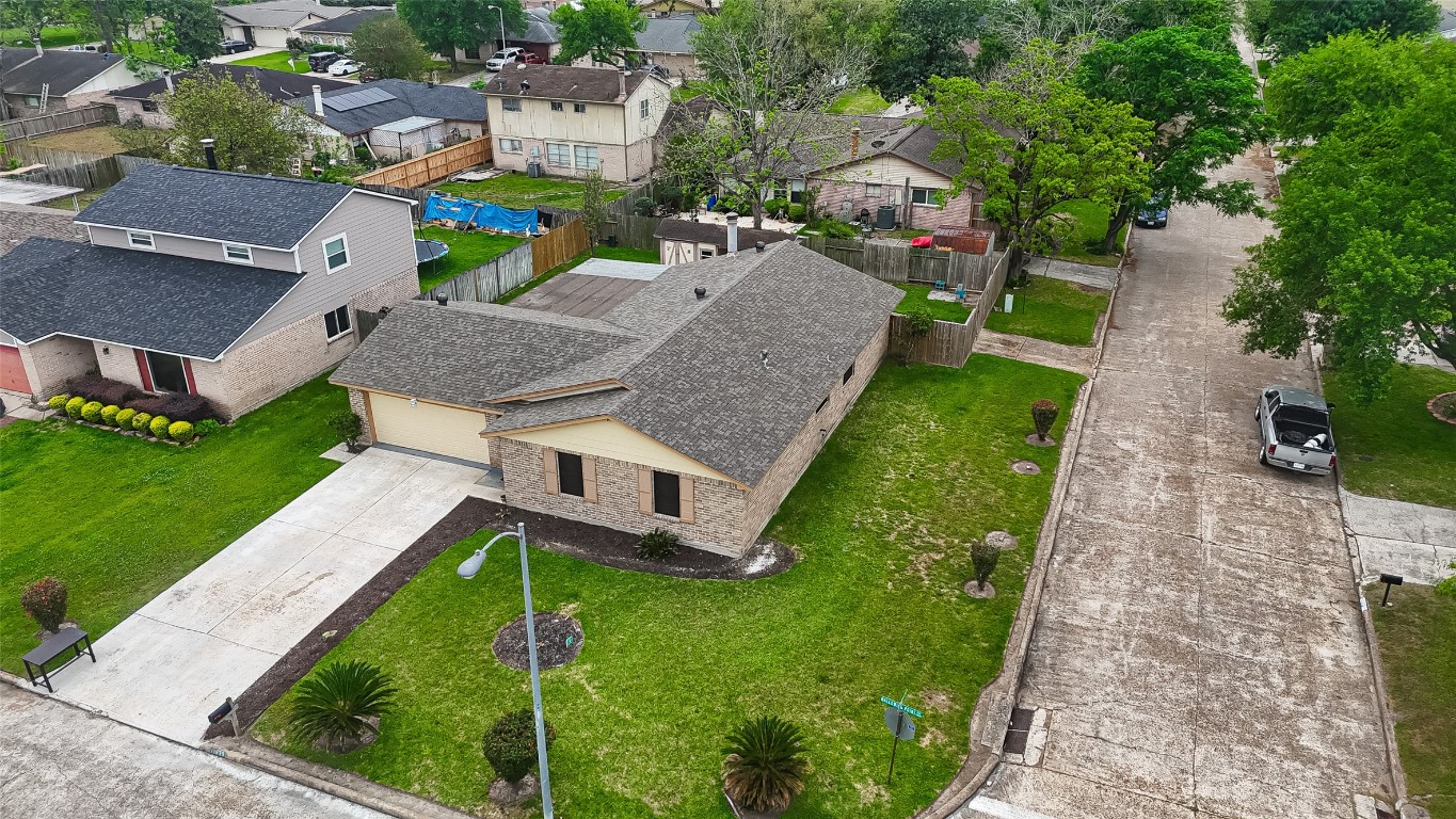 11839 Hallowing Point Road Houston, TX 77067 - Photo 3 of 32