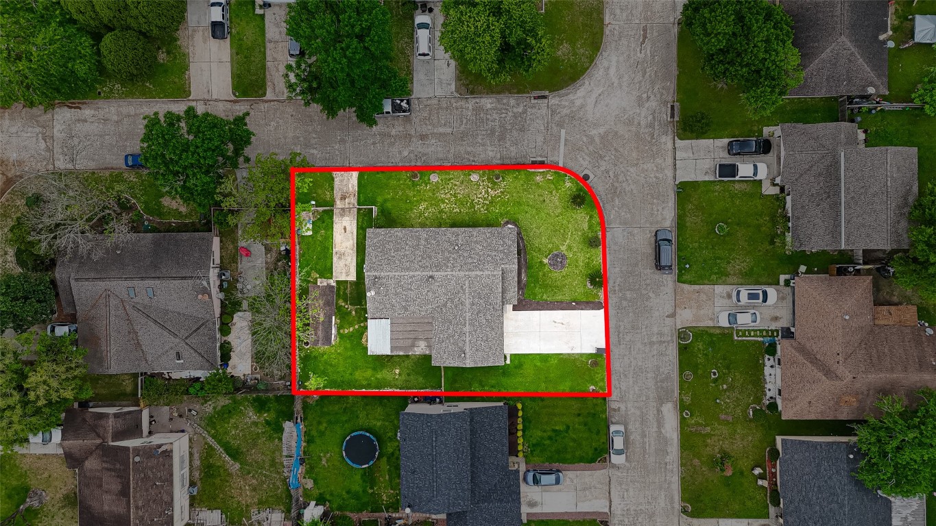 11839 Hallowing Point Road Houston, TX 77067 - Photo 31 of 32