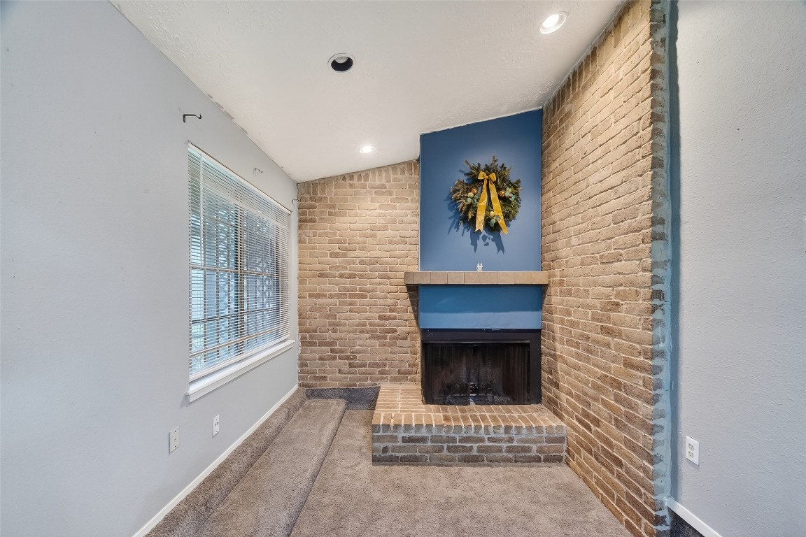 11839 Hallowing Point Road Houston, TX 77067 - Photo 6 of 32
