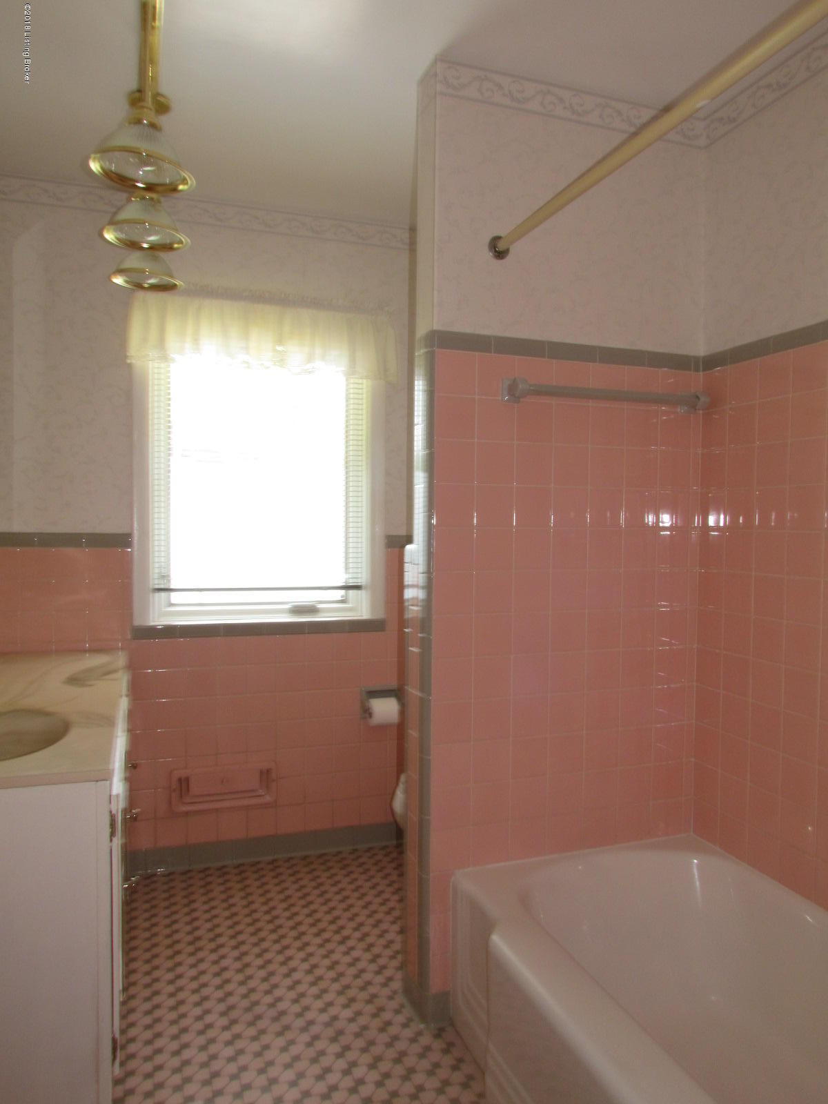517 Indian Ridge Road Louisville, KY 40207 - Photo 22 of 25 Hall Bath