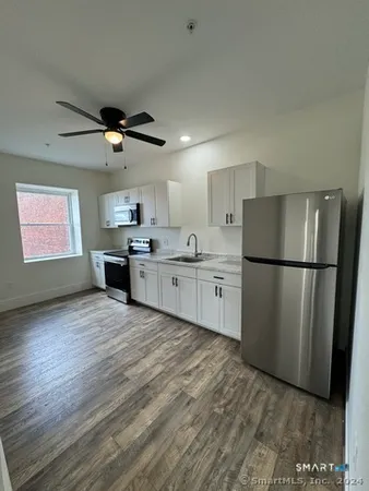 $1,795 | 61 Colony Street, Unit 3C, Meriden, CT 06451