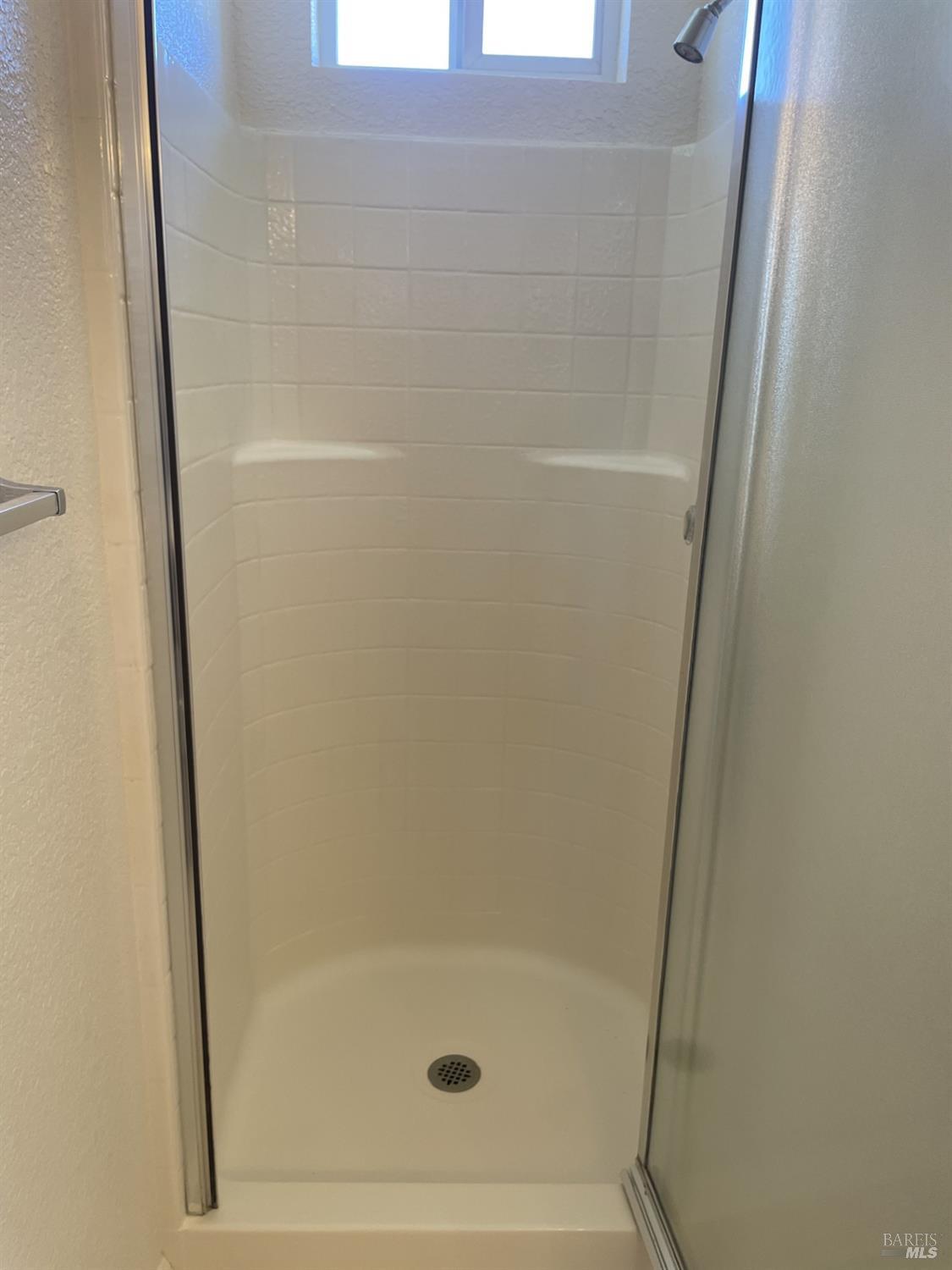 203 Spur Ridge Lane Healdsburg, CA 95448 - Photo 7 of 9 Shower stall