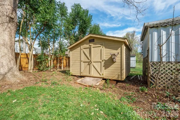 $385,000 | 513 2nd Ave Place Northeast, Conover, NC 28613