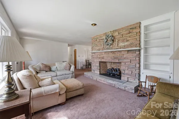 $385,000 | 513 2nd Ave Place Northeast, Conover, NC 28613