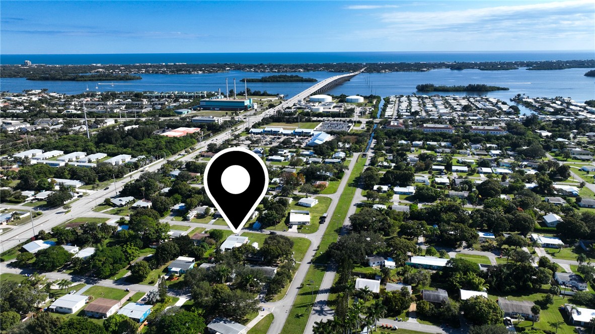 1621 5th Avenue Vero Beach, FL 32960 - Photo 2 of 35 a view of a city