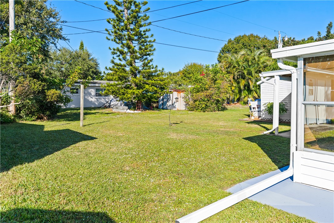 1621 5th Avenue Vero Beach, FL 32960 - Photo 21 of 35 a view of an outdoor space