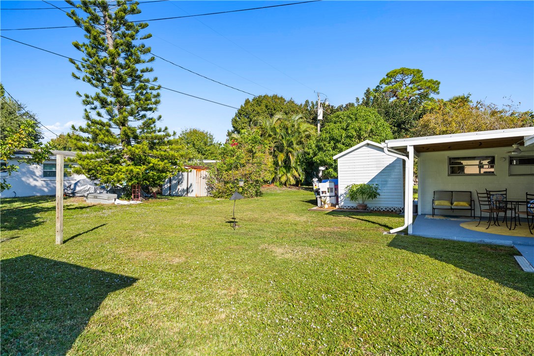 1621 5th Avenue Vero Beach, FL 32960 - Photo 22 of 35 a front view of a house with a yard