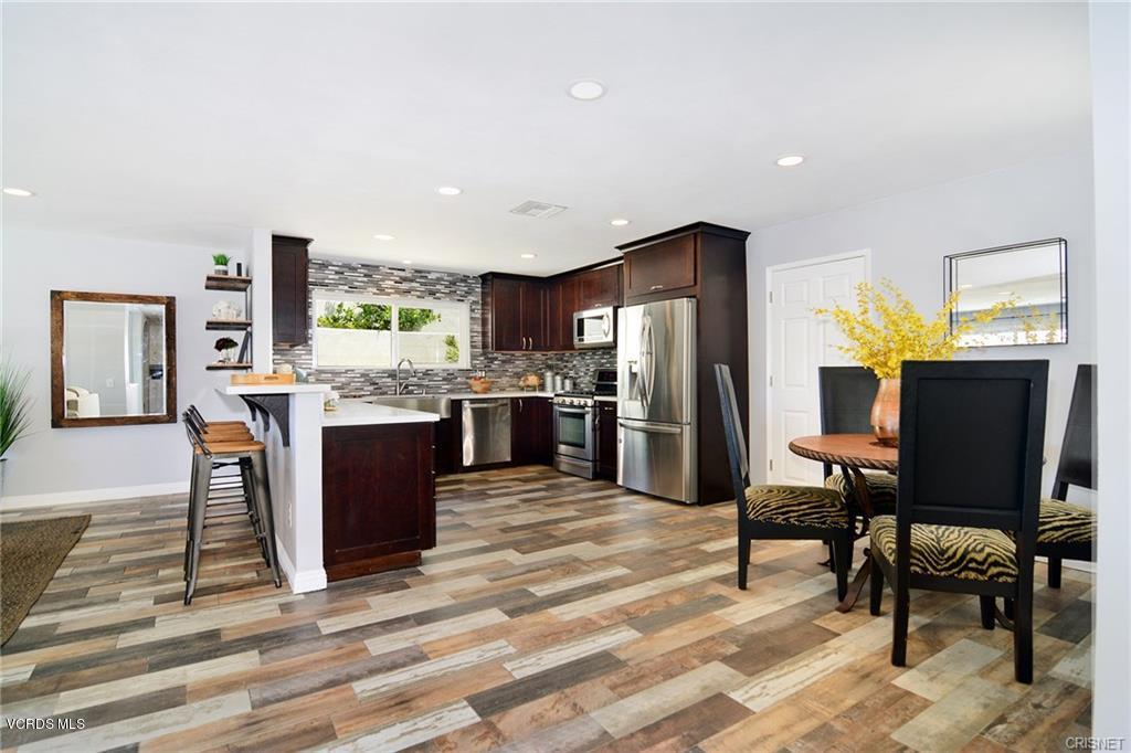 26071 Farmfield Road Calabasas, CA 91302 - Photo 4 of 30 4