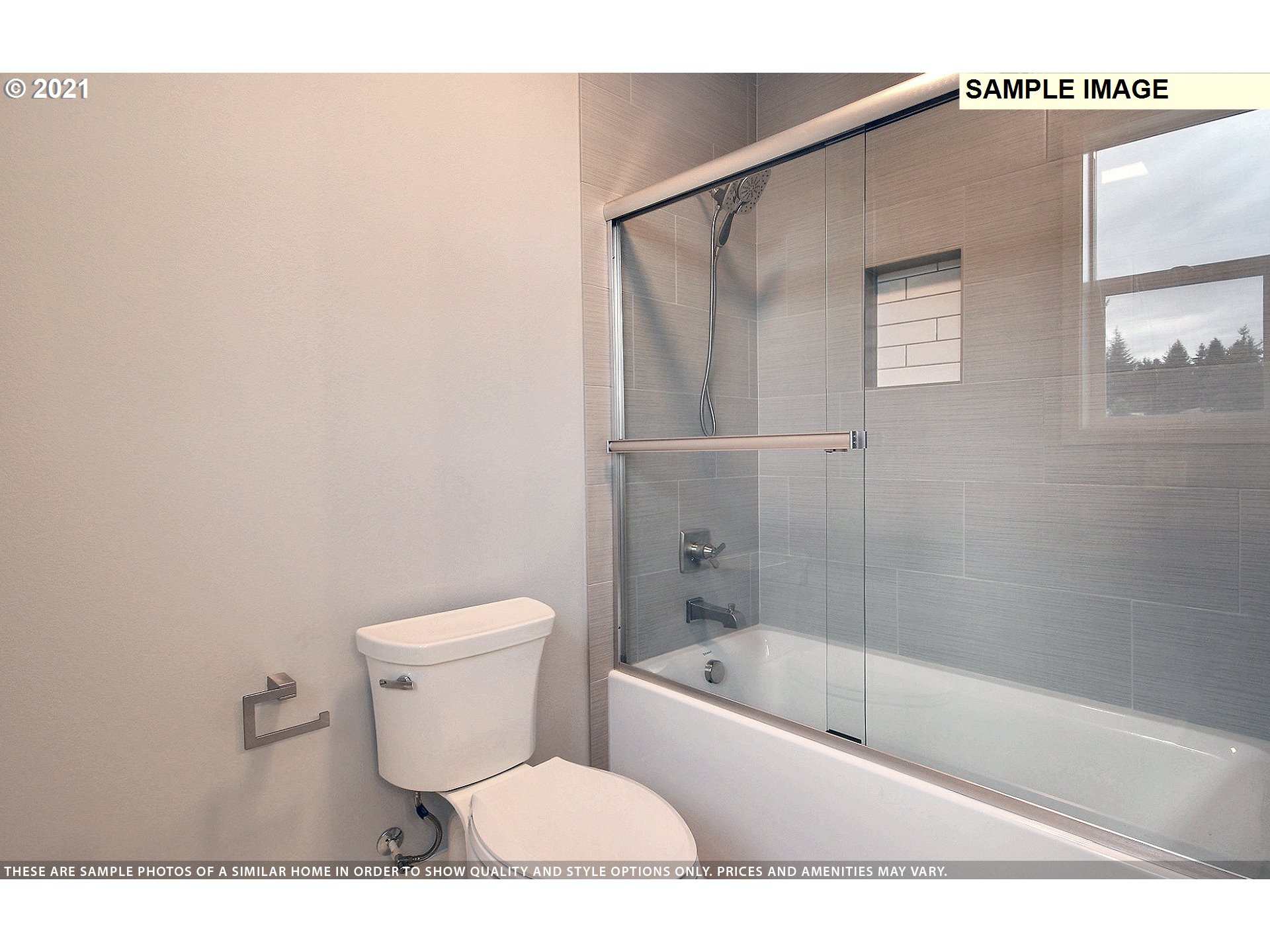 3338 Northwest Tanner Street Camas, WA 98607 - Photo 21 of 25 a bathroom with a toilet and a bathtub