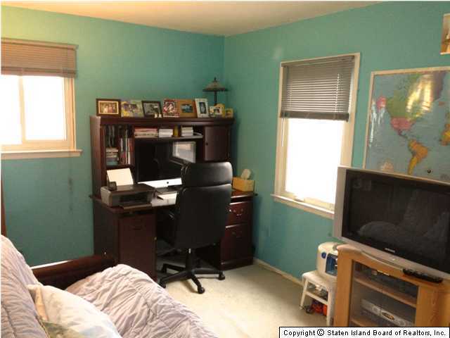37 Middle Loop Road Staten Island, NY 10308 - Photo 11 of 20 Additional Photo