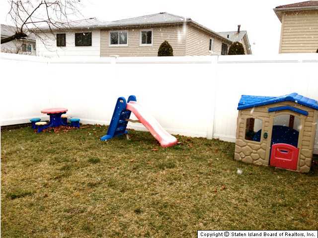37 Middle Loop Road Staten Island, NY 10308 - Photo 19 of 20 Additional Photo