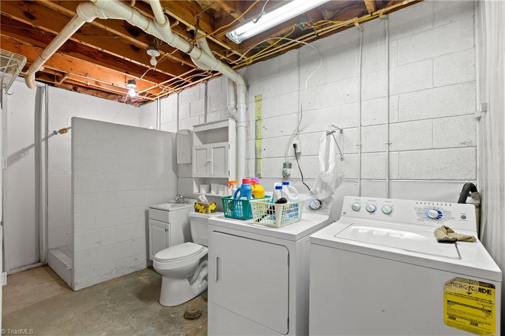 957 Dodson Mill Road Pilot Mountain, NC 27041 - Photo 32 of 49 Full bathroom in laundry room in basement