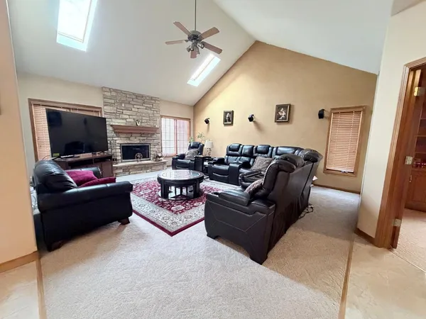 $4,400 | 3823 Sunburst Lane, Naperville, IL 60564