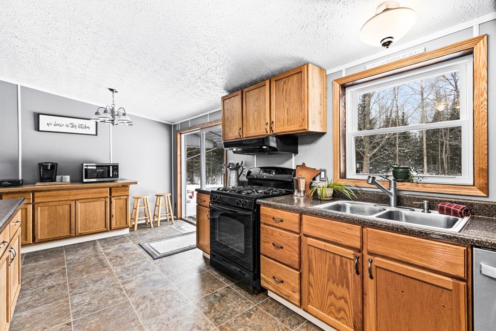 4231 Stockholm Road Duluth, MN 55803 - Photo 10 of 50