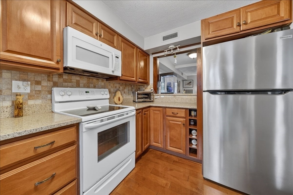 18 Beal's Cove Road, Unit F Hingham, MA 02043 - Photo 3 of 27