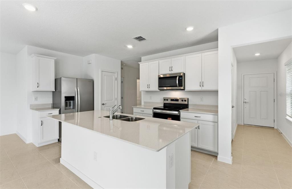 6748 Southwest 90th Loop Ocala, FL 34476 - Photo 3 of 19 Gallery Image 3